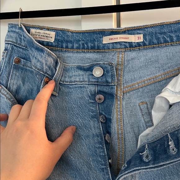 LEVI’S Ribcage Straight - Picture 3 of 5
